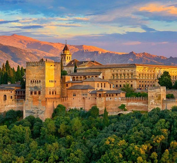 Visita guiada entorno de la Alhambra y sesión de baño árabe en el Aljibe de San Miguel de Granada