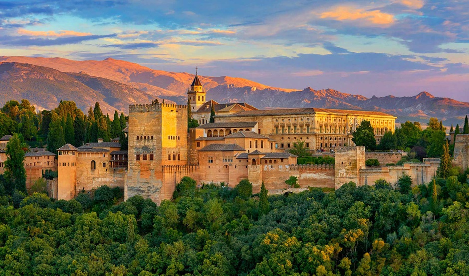 Visita guiada entorno de la Alhambra y sesión de baño árabe en el Aljibe de San Miguel de Granada